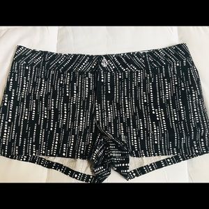 Volcom shorts NWOT SIZE 3
